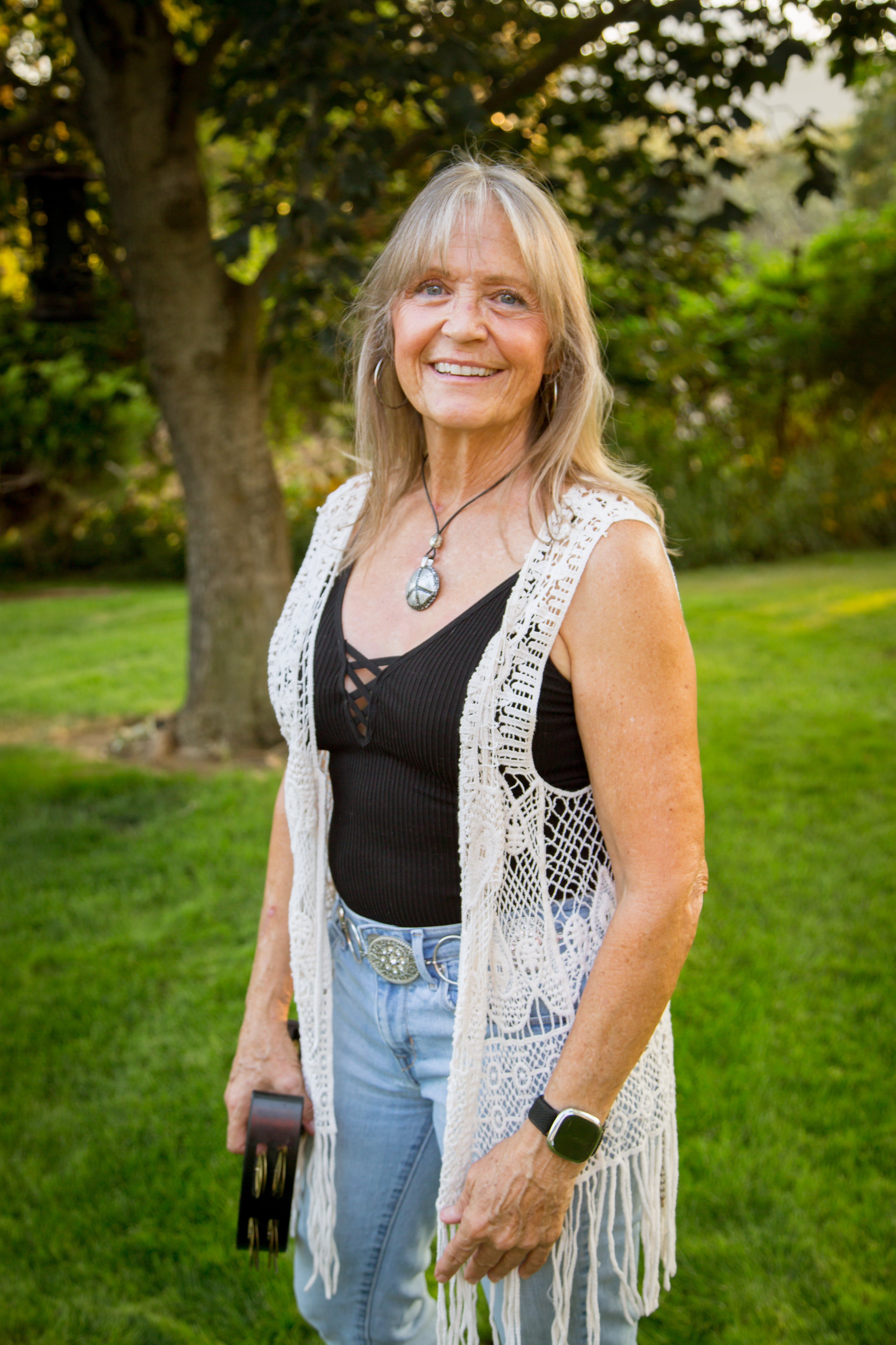 Lisa Andreas - Guitar, Percussion, Vocals